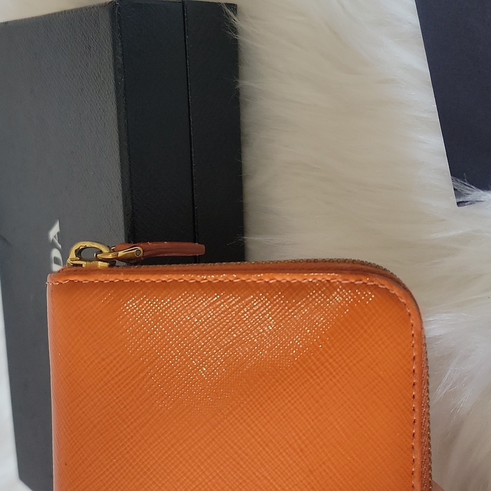 PRADA - Picture 8 of 17